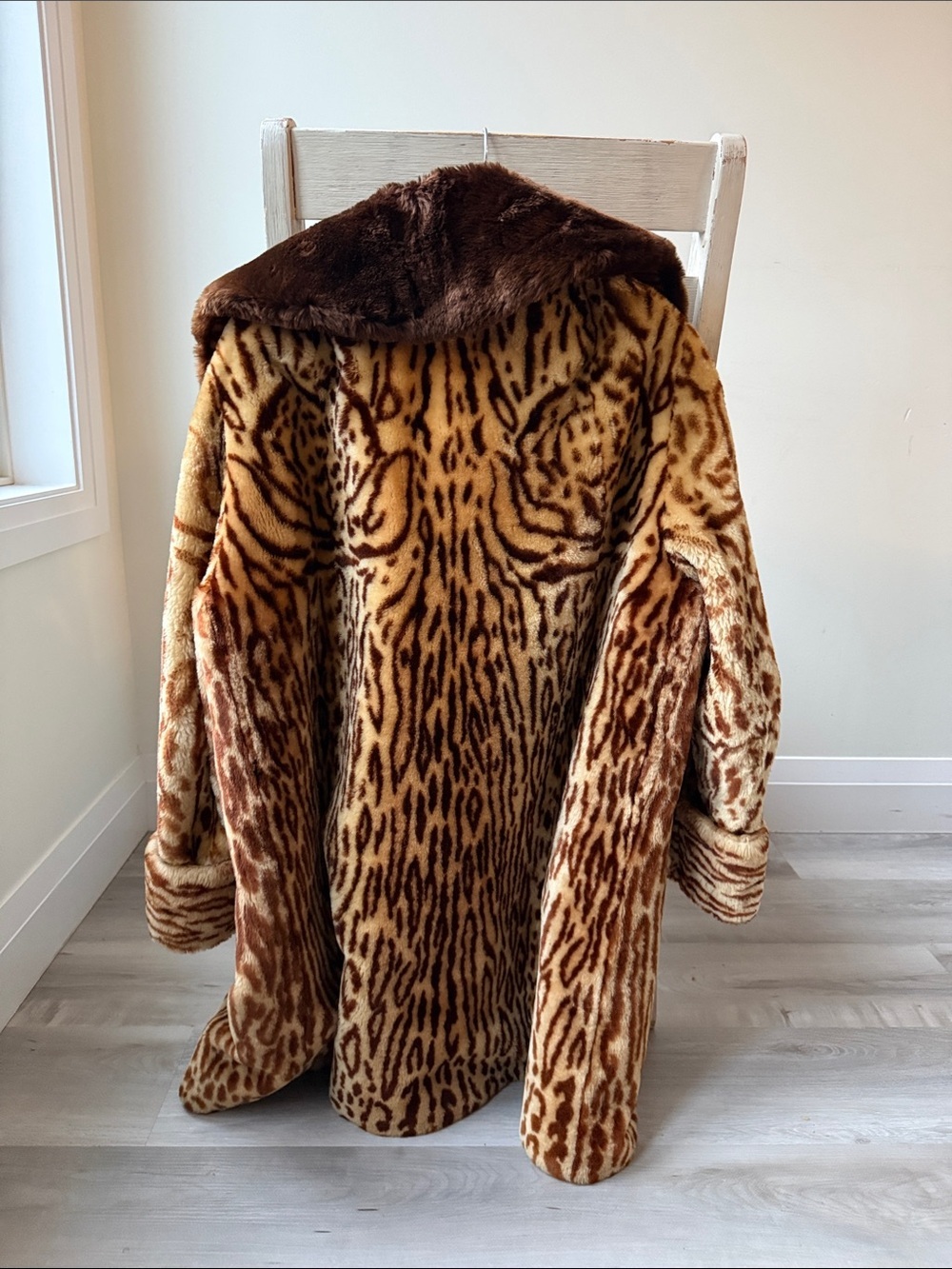 Vintage 1950’s Brown Faux Fur Animal-Print Coat with Dark Brown Collar - Picture 3 of 11